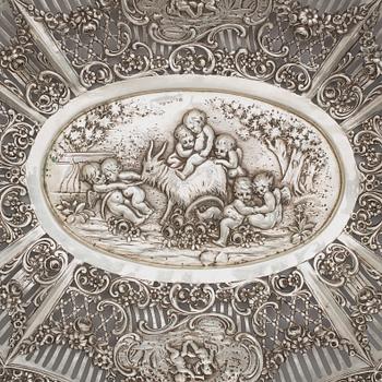 GALLERFAT, silver, Tyskland med svenska imporstämplar, omkring sekelskiftet 1900. Vikt ca 562g.