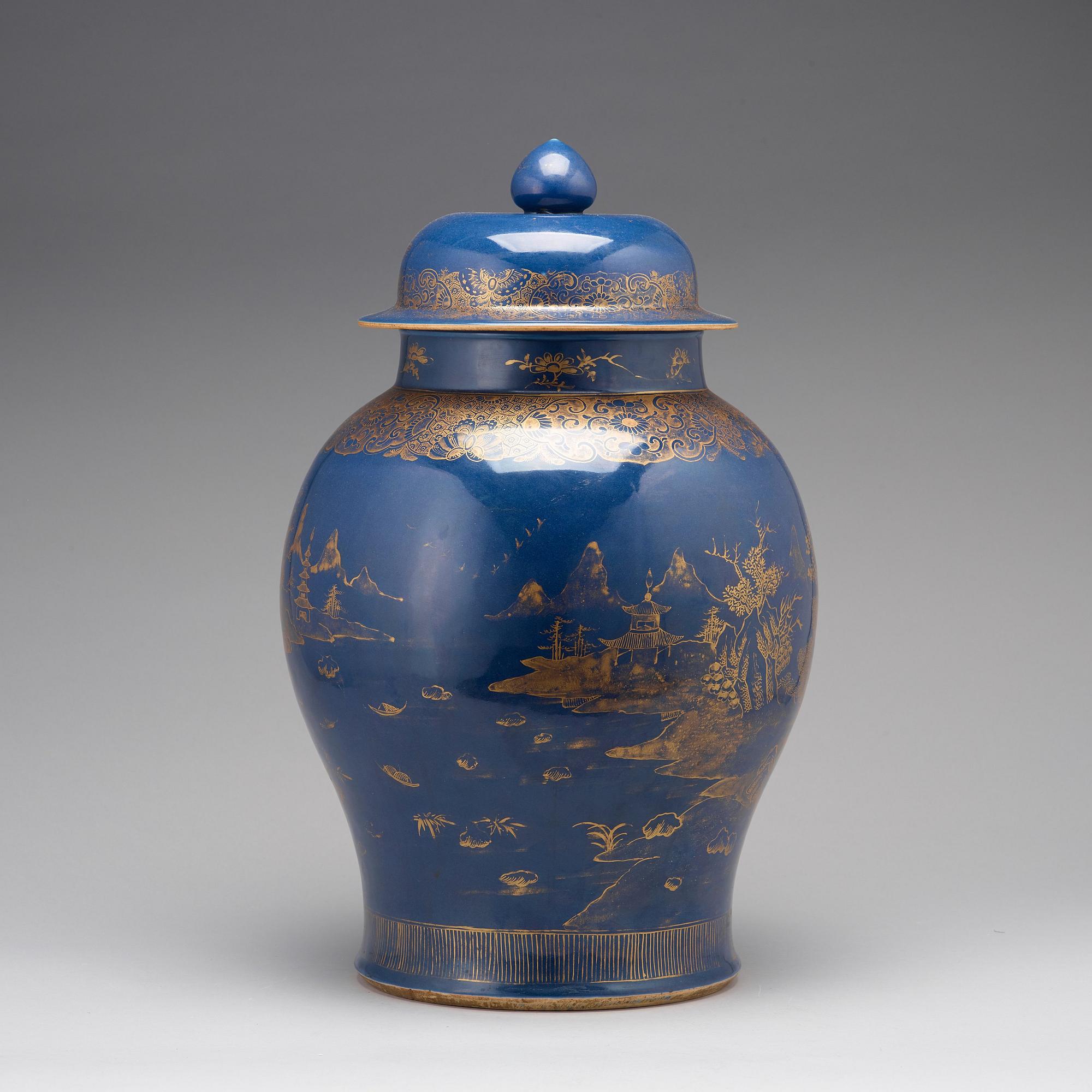 PRAKTURNA med LOCK, porslin. Qingdynastin, Qianlong (1736-95).