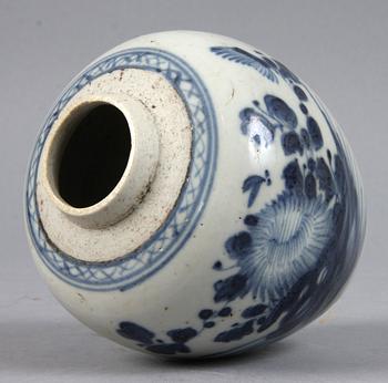 BOJAN samt YTTERFODER, porslin, Kina 1700/1800-tal.