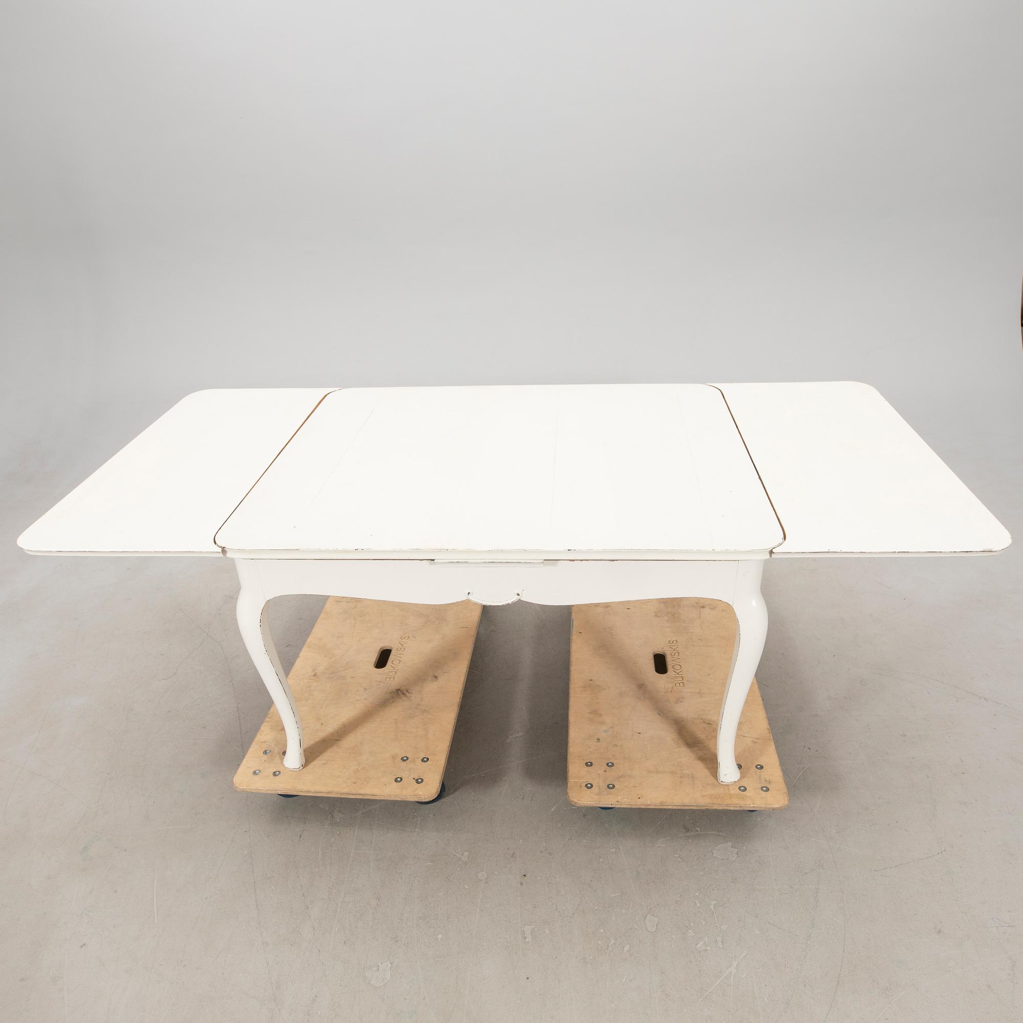 Matbord rokokostil 1900-talets första hälft.