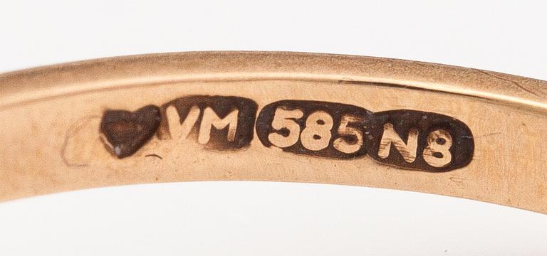 Ring, 14K guld, safirer och diamanter 0.10 ct tot. Matti Valkila, Helsingfors 1990.