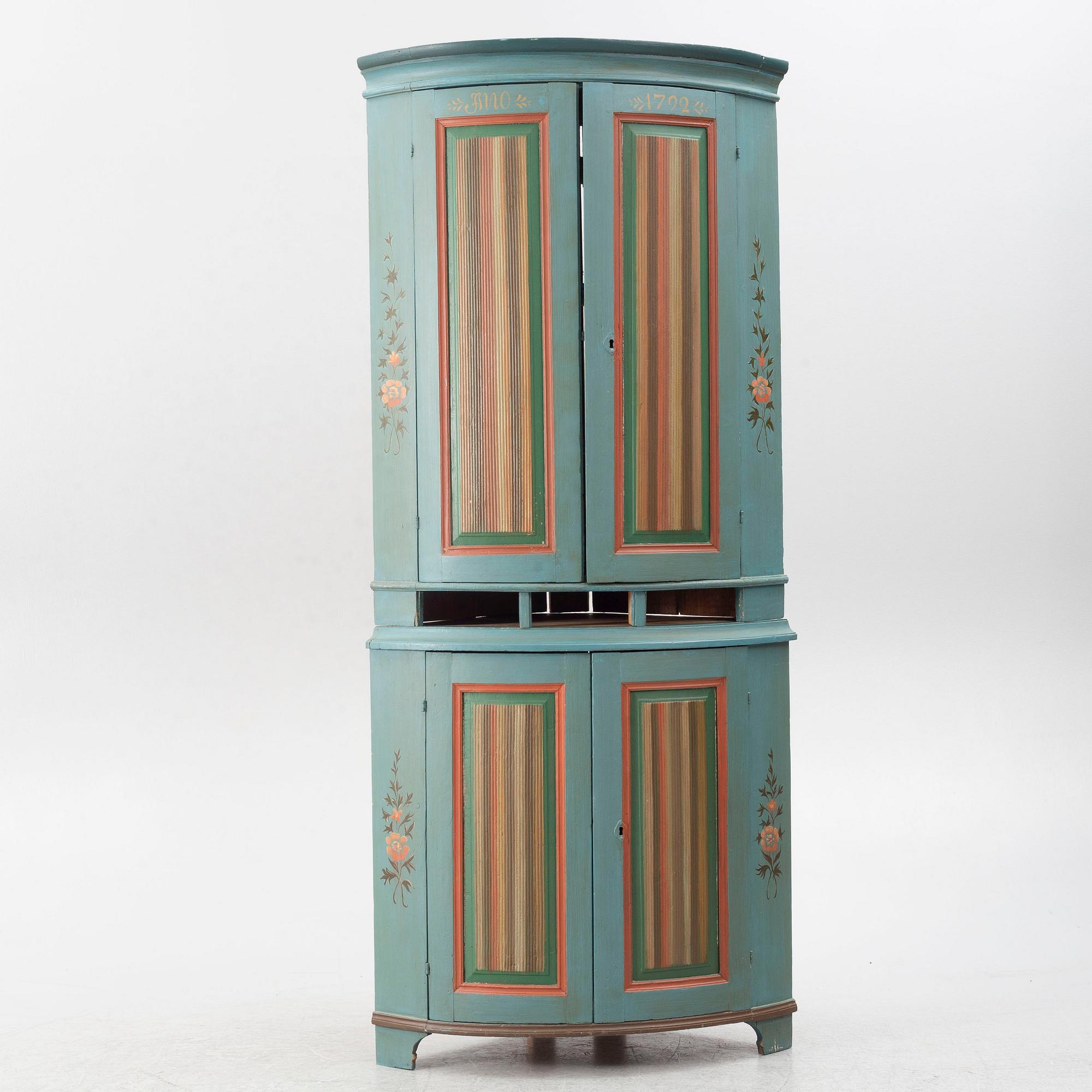 Corner cabinet, 18th/19th century.