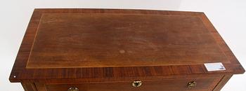 BYRÅ, sengustaviansk stil. 1900-tal.