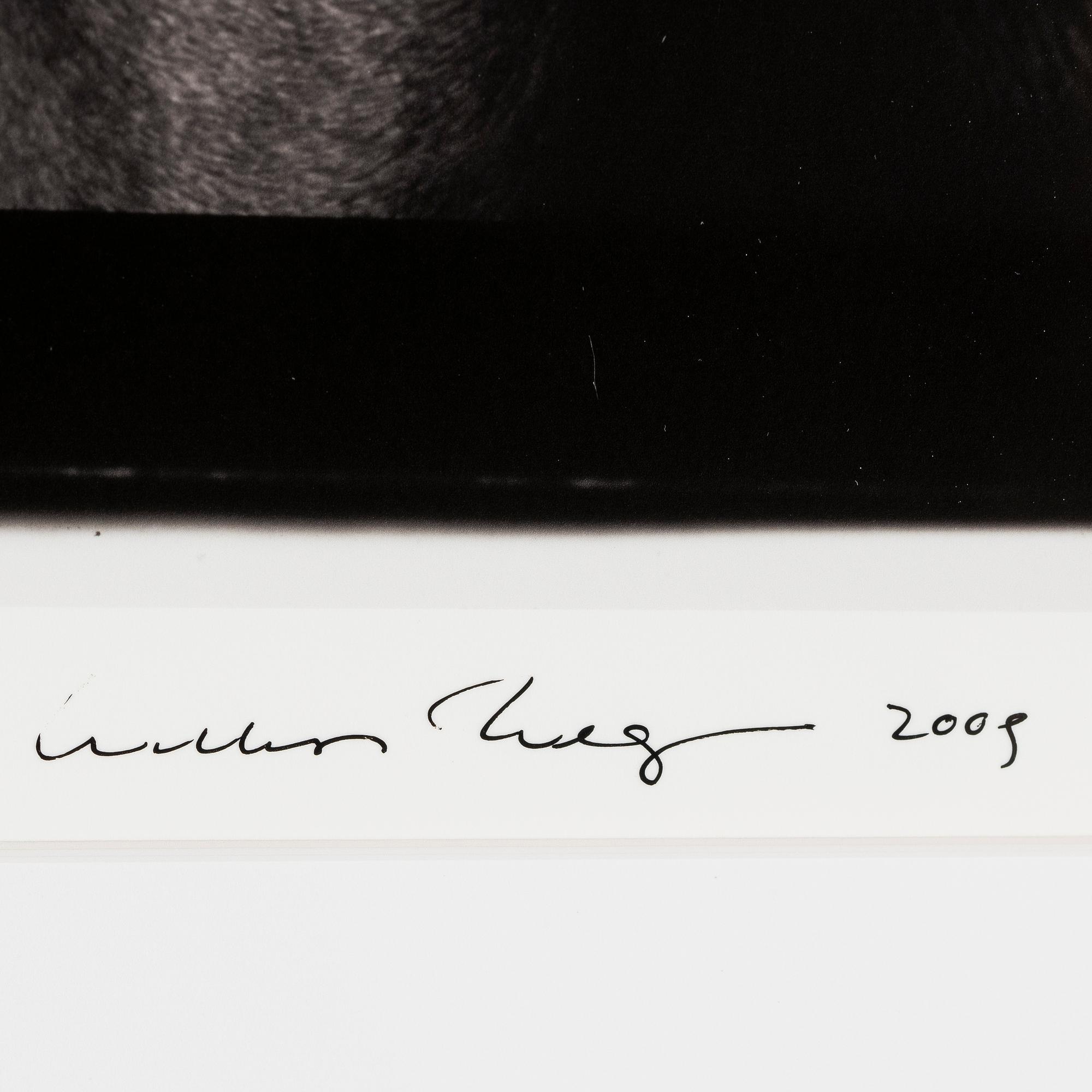 William Wegman, fotografi, 2009, signerad. Numrerad 456/1500 a tergo.
