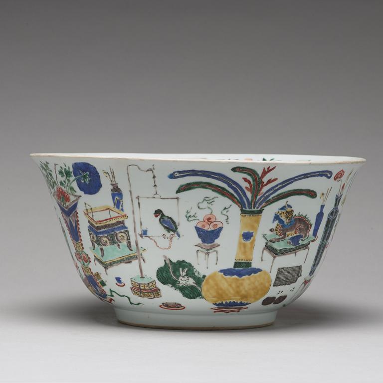 A famille verte punch bowl, Qing dynasty, Kangxi (1662-1722).