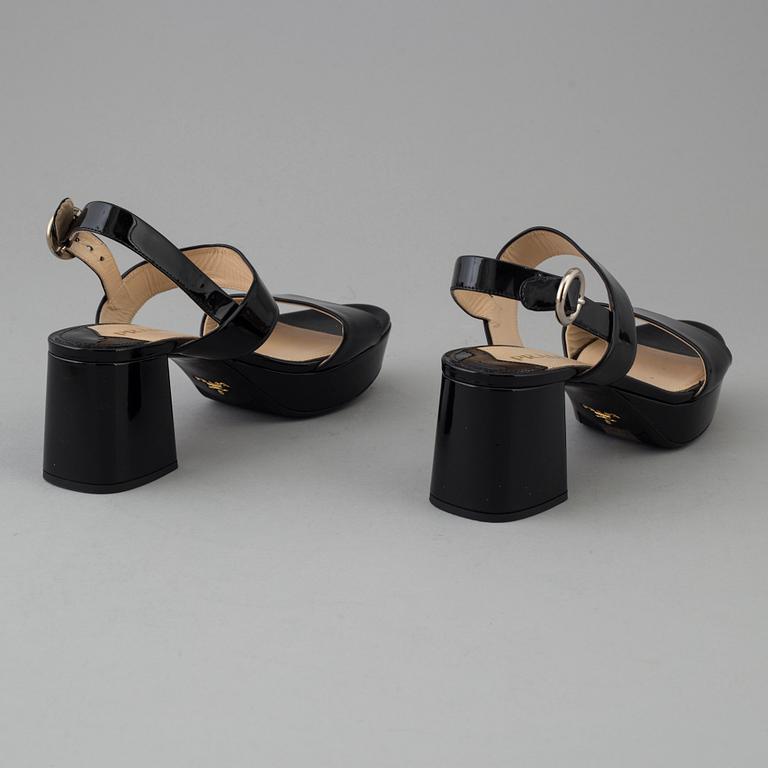 PRADA, sandaletter, storlek 38.
