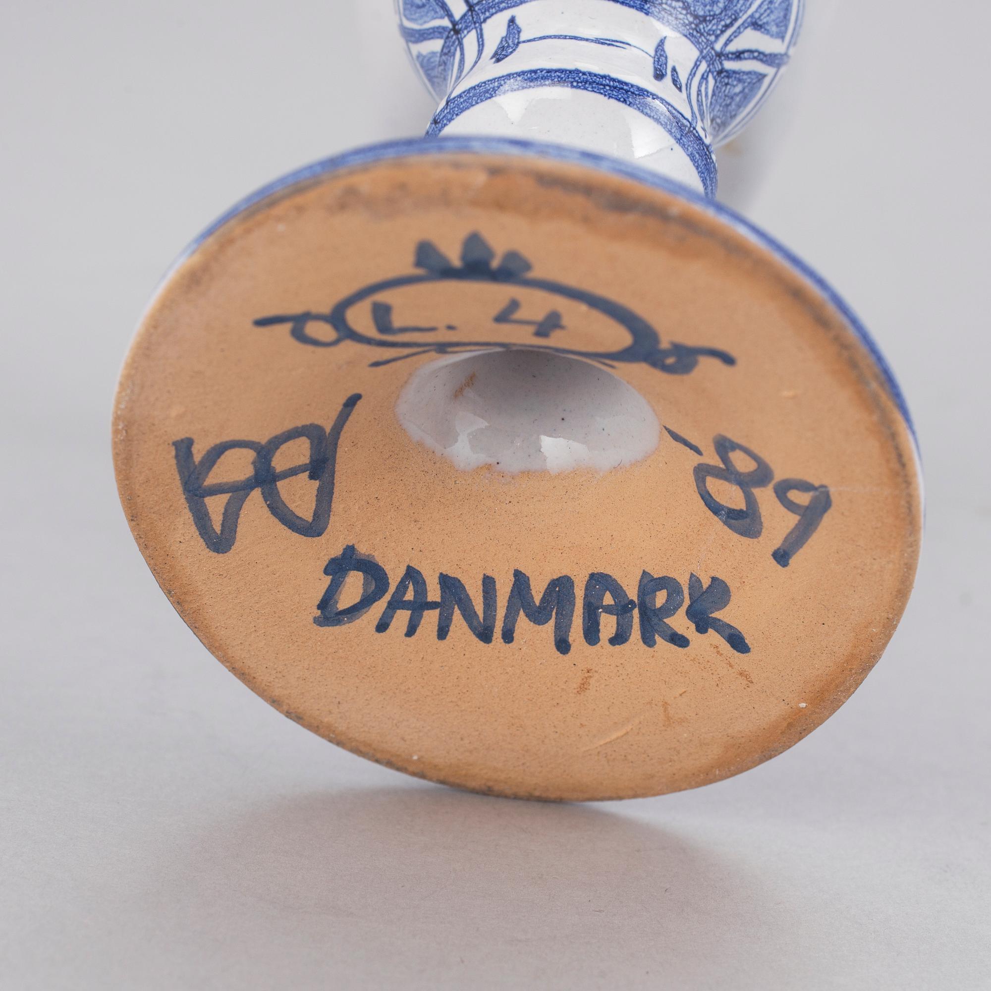 LJUSSTAKAR, ett par, fajans. Björn Wiinblad, Danmark 1989.