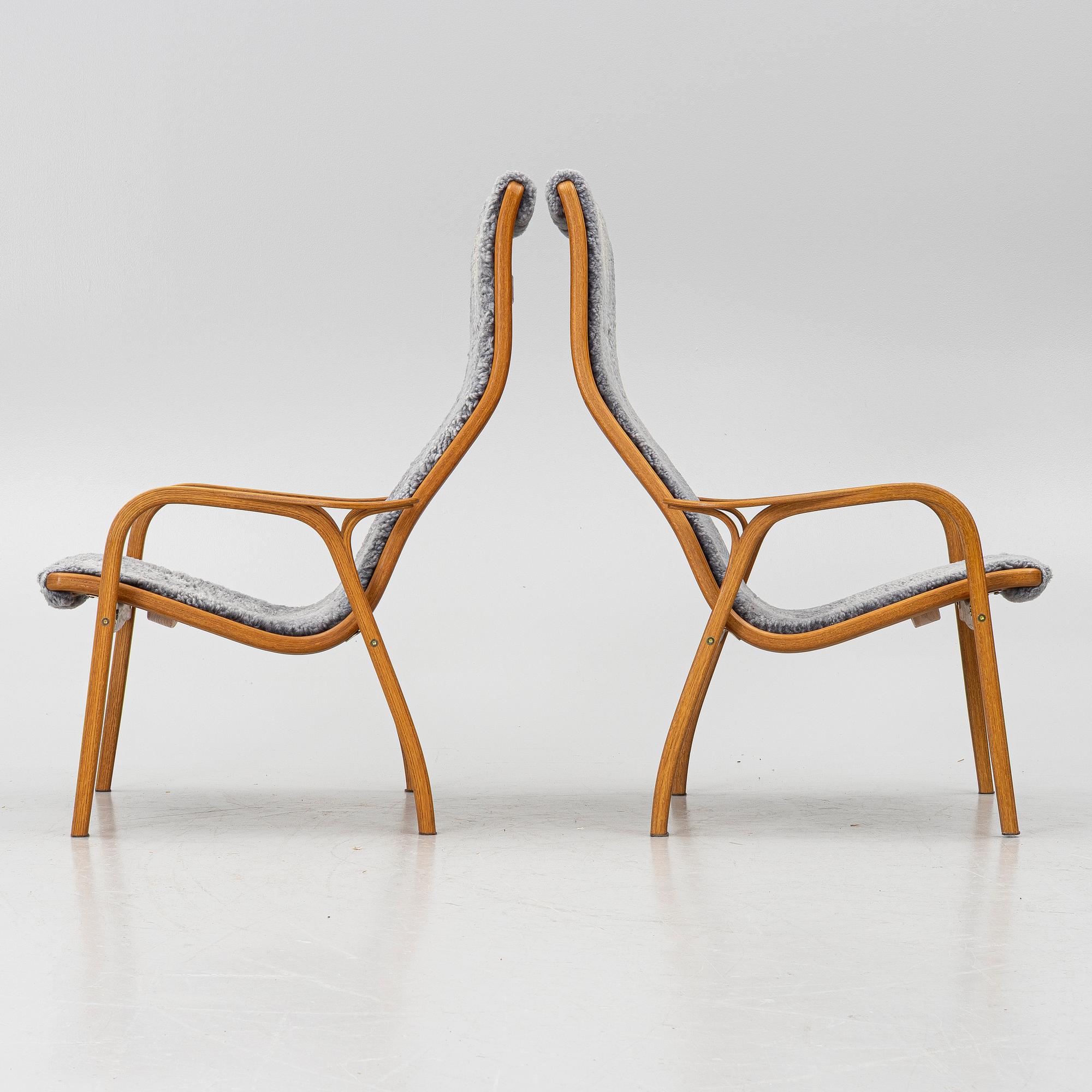 Yngve Ekström, A pair of armchairs, a footstool, “Lamino”, and a side table, Swedese, 2000s.
