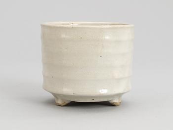 A white glazed censer, Qing dynasty, 19th Century.