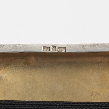 Cigarettetuier, 3 st låghaltigt silver och emalj. 1900-tal.