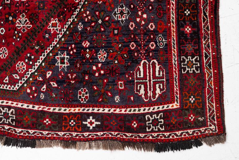 Rug, possibly Bidjar, approx. 270 x 172 cm.