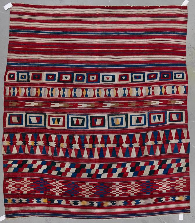 KELIM, semiantik. Ca 234 x 200 cm.