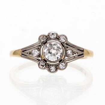 Ring 14K gold with old-cut diamonds approx 0,50 ct in total, size 52.