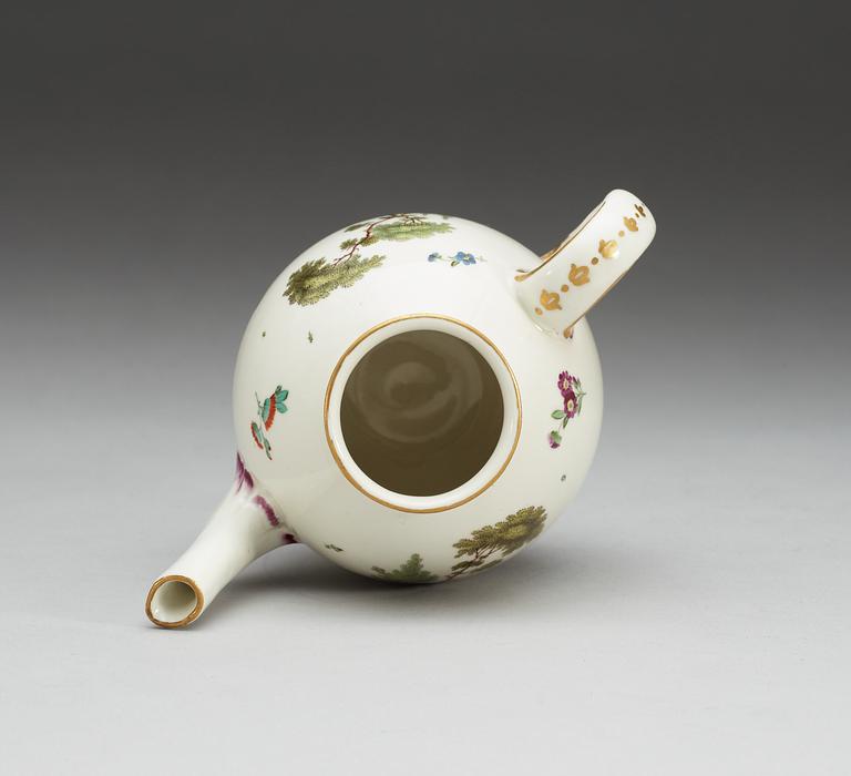A Frankenthal tea pot, 18th Century.