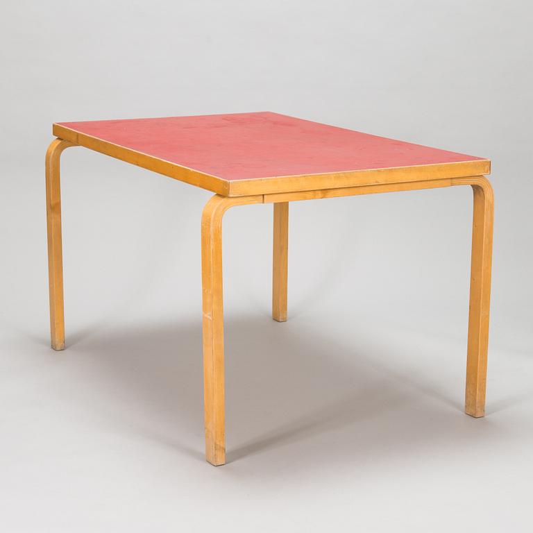 Alvar Aalto, bord, modell 82 för O.Y. Huonekalu- ja Rakennustyötehdas A.B 1900-talets mitt.