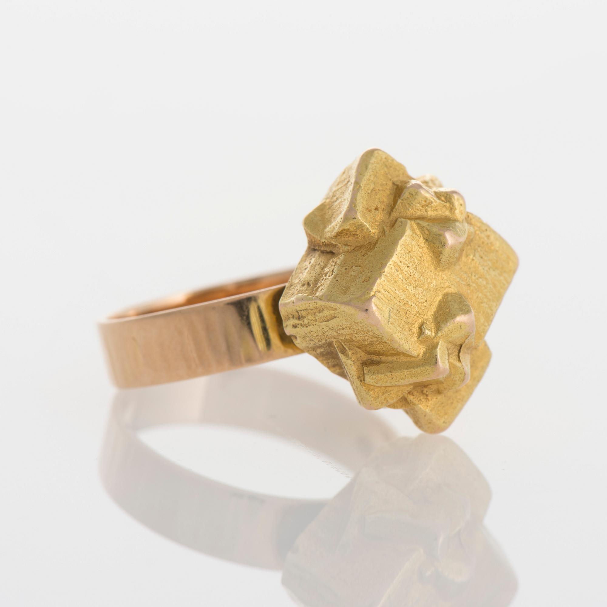 RING, Lapponia / Kruunu Koru, Björn Weckström, Helsingfors 1965. 14K guld. Vikt 9,7 g.