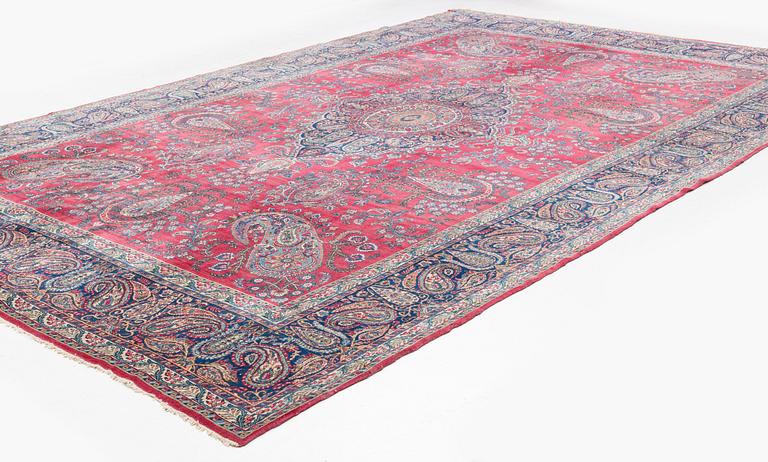 A semi-antique Kerman carpet, South Persia, ca 464 x 298 cm.