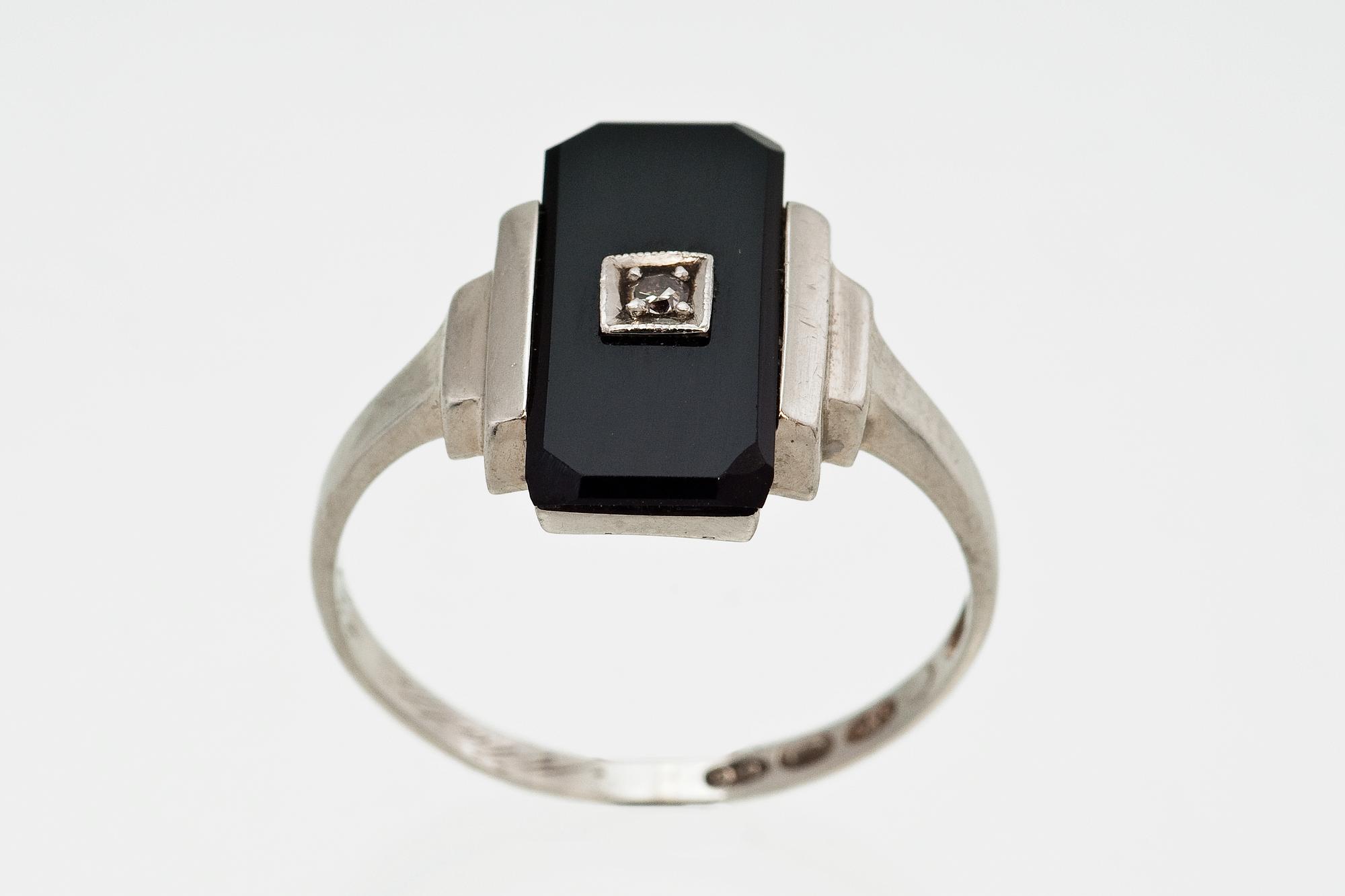 RING.