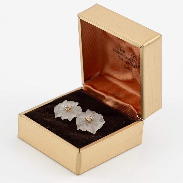 Brooch and earrings, floral, 18K gold with carved rock crystal and rose-cut diamonds.
