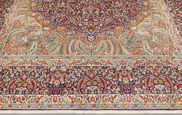 A Kirman Laver carpet, approx. 424 x 305 cm.