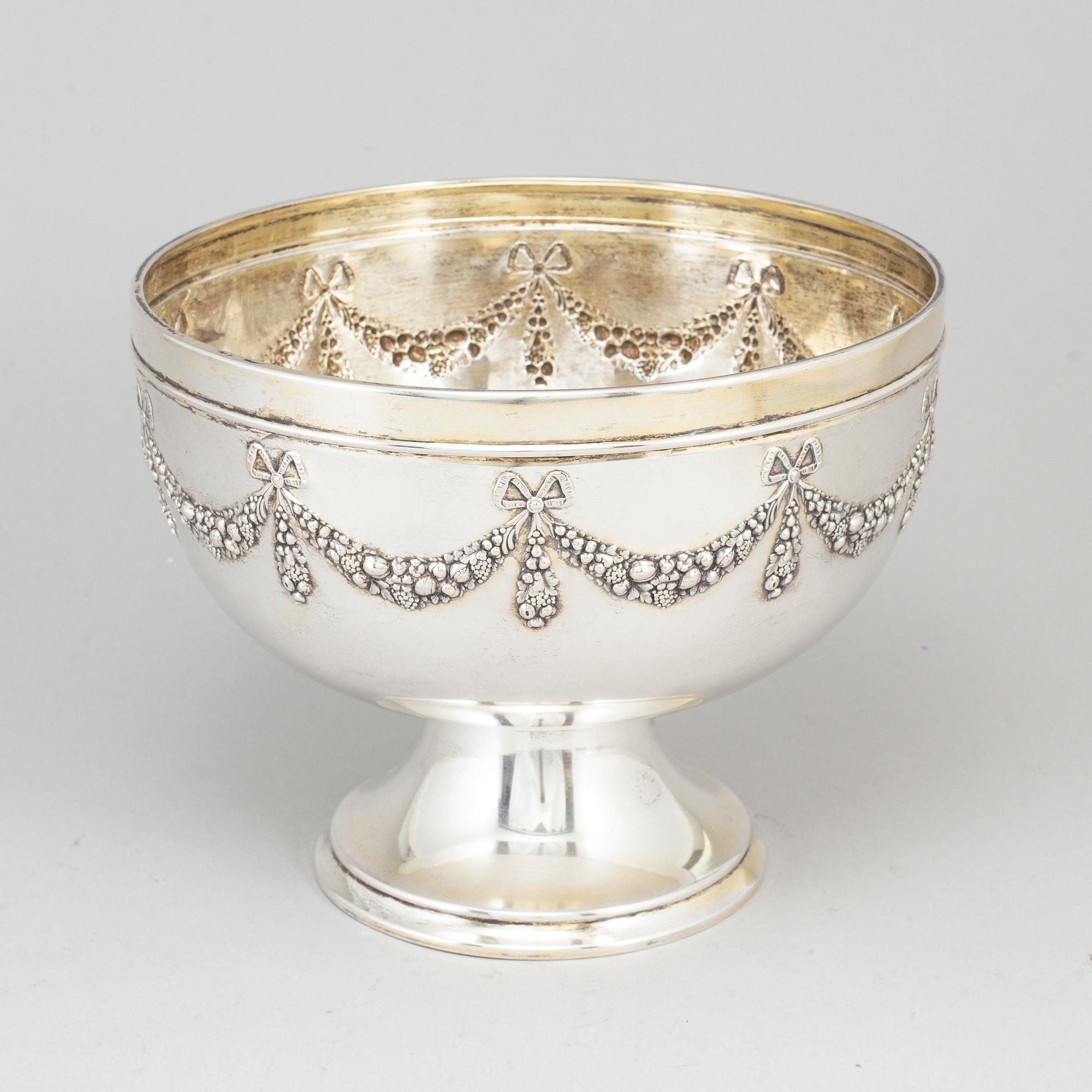 K Anderson, skål på fot, silver, Stockholm 1904.