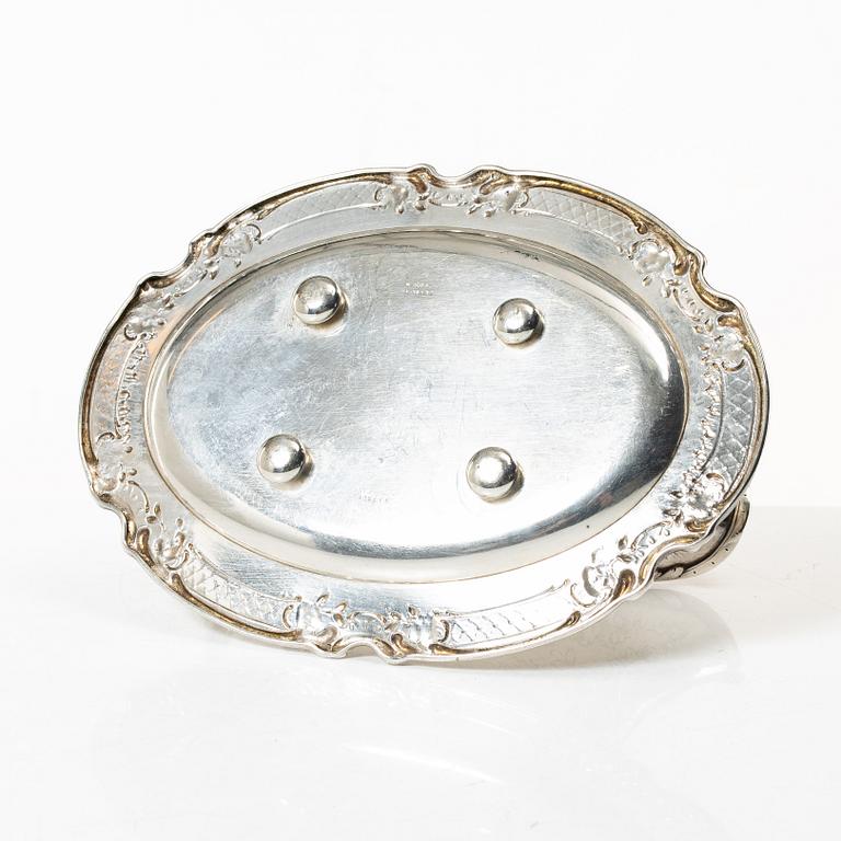 J.H Werner, sauce boat on tray, silver, Rococo style, Germany early 20th century.