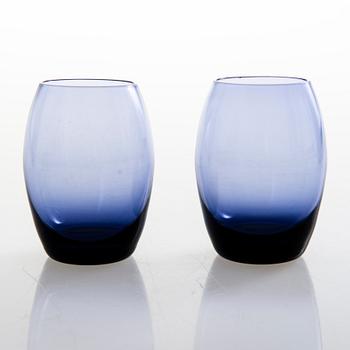 HELENA TYNELL, karahveja, 2 kpl ja juomalaseja, 6 kpl, "Pingviini", Riihimäen Lasi Oy. Tuotannossa 1964-1965.