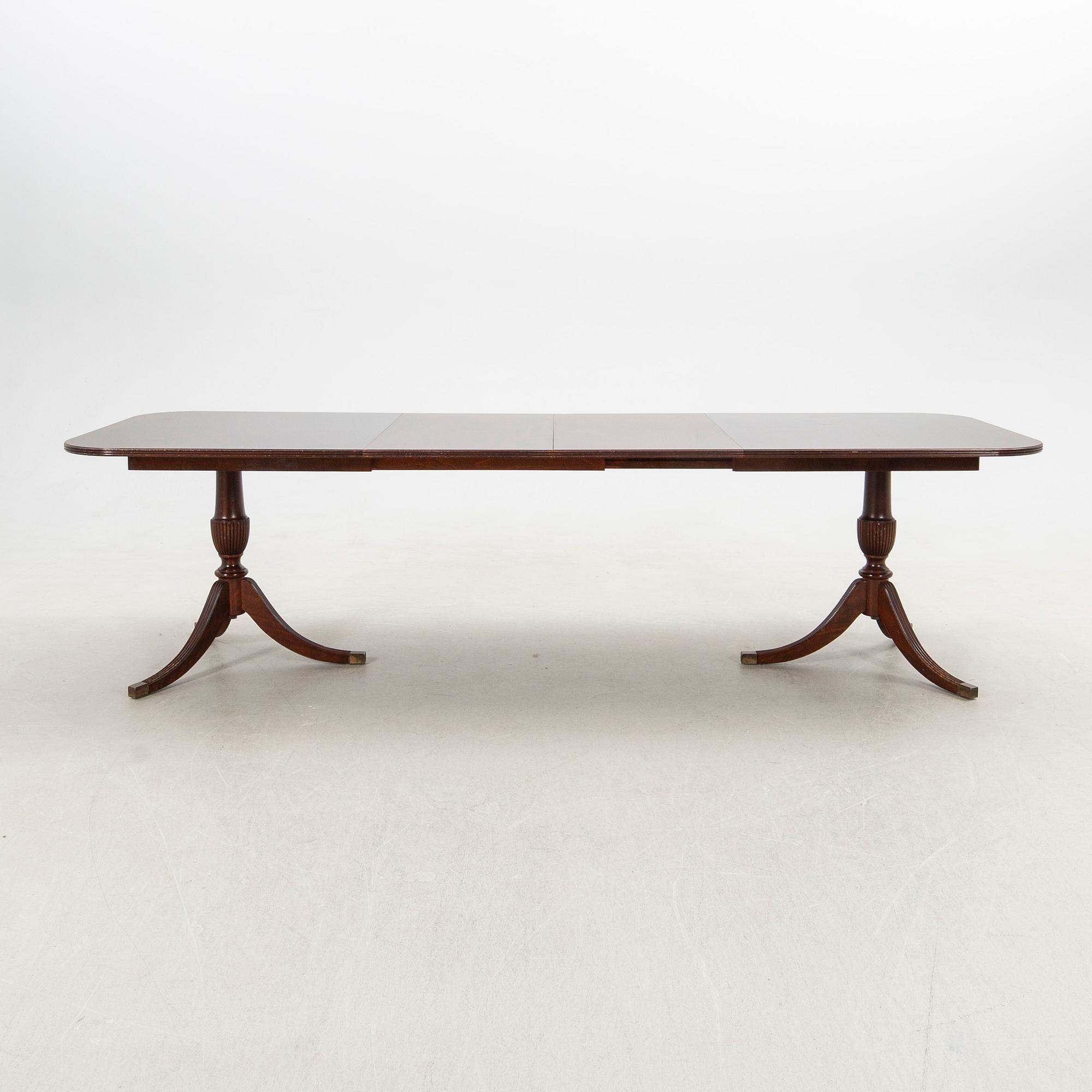 Dining table, English, Regency style, 20th century.