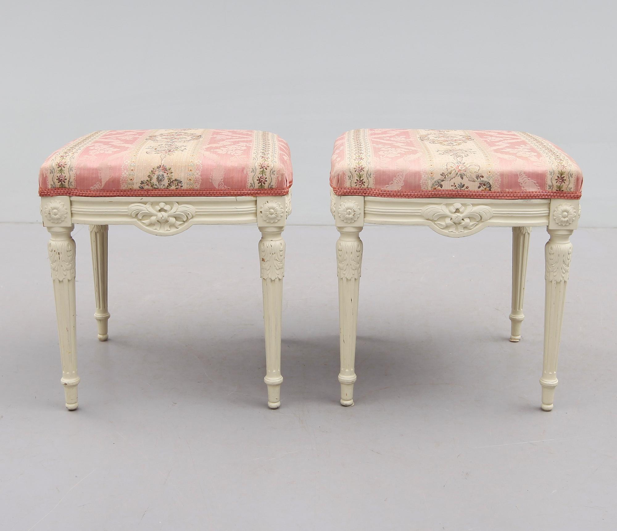 TABURETTER, 1 par, gustaviansk stil, 1800-talets andra hälft.