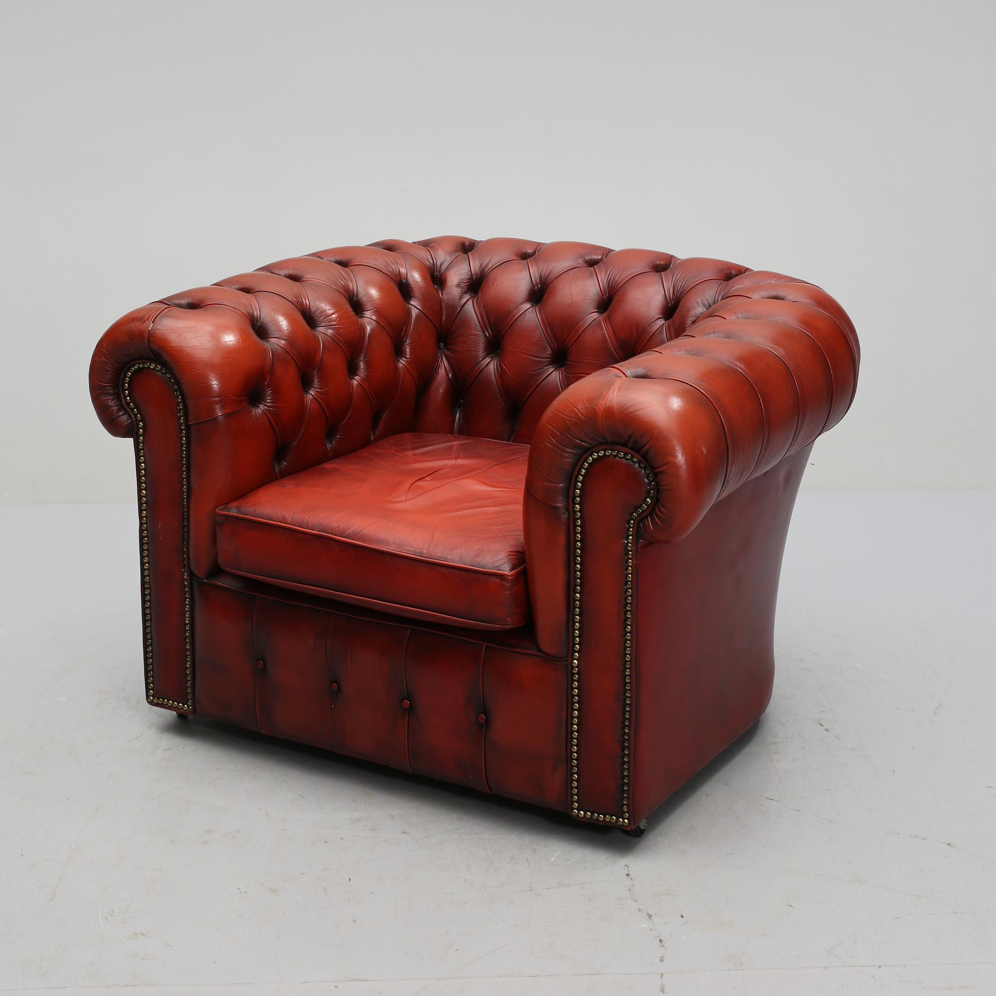 FÅTÖLJ, chesterfieldmodell, 1900-talets andra hälft.