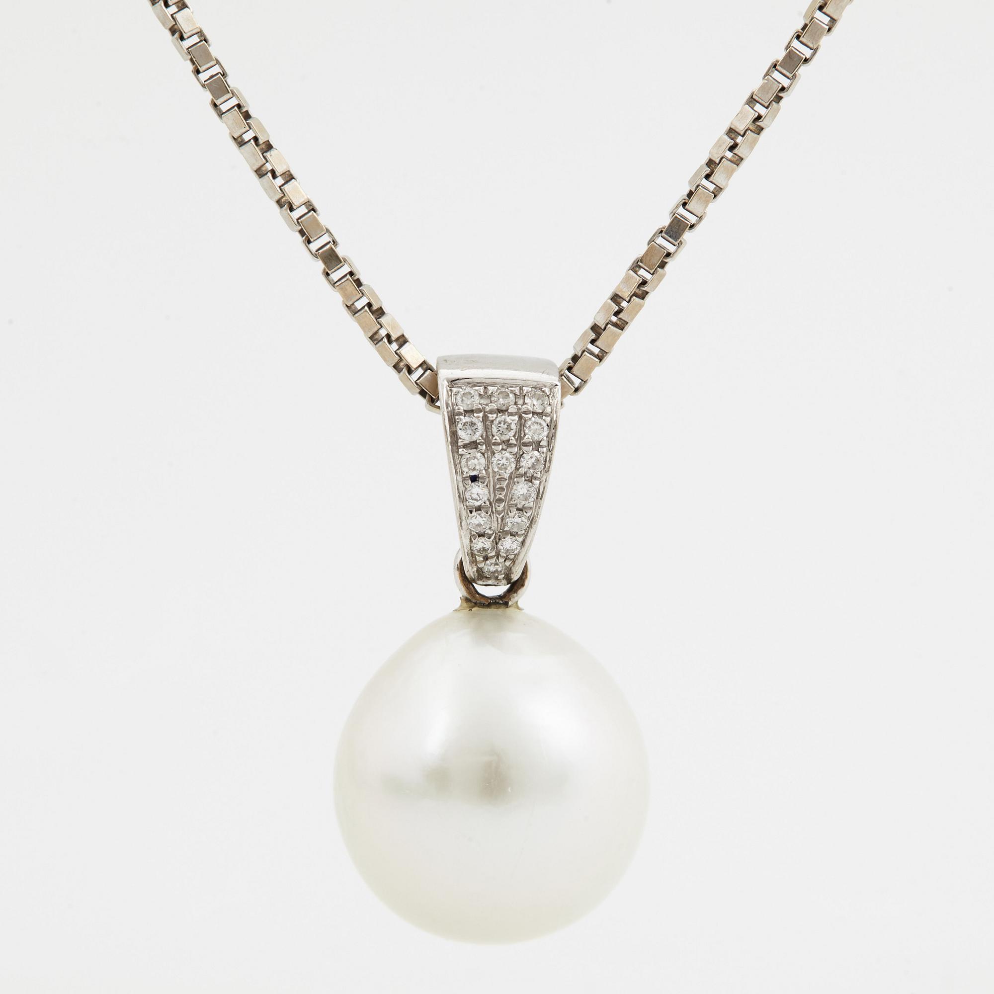 Pendant and earrings, cultured South sea pearls, small brilliant-cut diamonds, with white gold chain.
