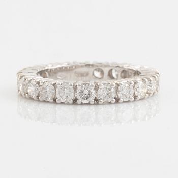 Brilliant cut diamond eternity ring, with HRD report.
