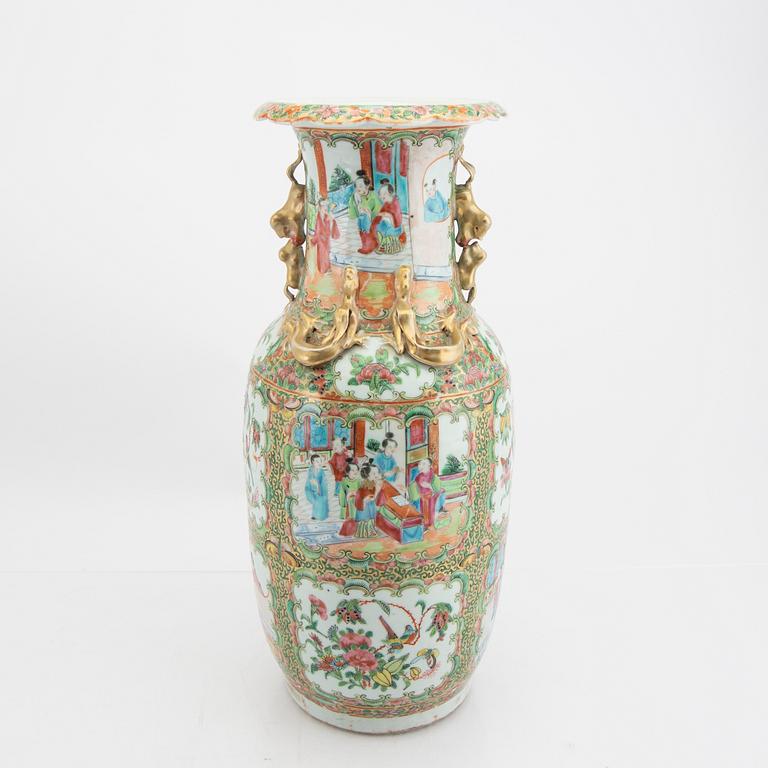 A Chinese kanton porcelain vase later part of the 19th century.