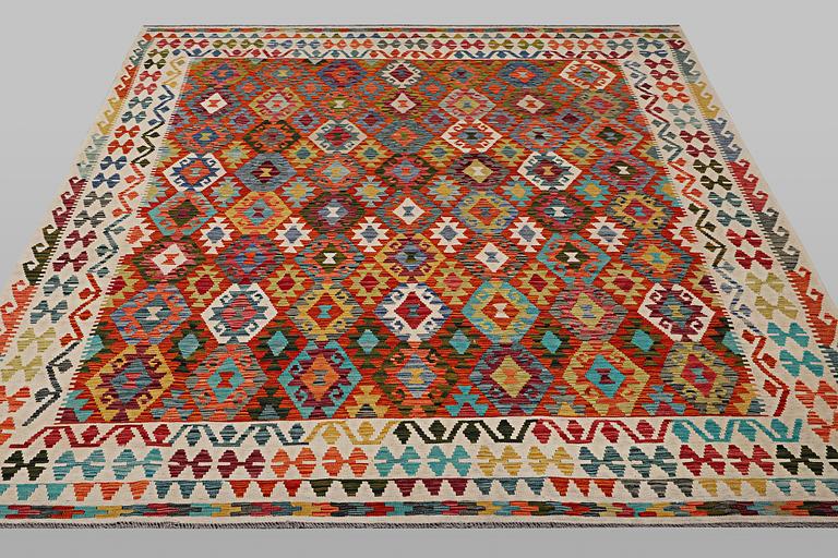 Matta, Kelim, ca 330 x 258 cm.