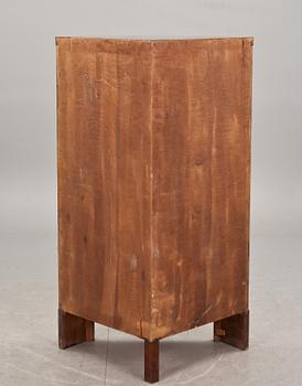 HÖRNSKÅP, 1900-talets början.