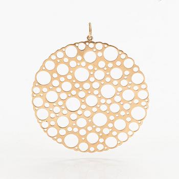 Liisa Vitali, A 14K gold pendant "Pitsi". Westerback, Helsinki 1971.