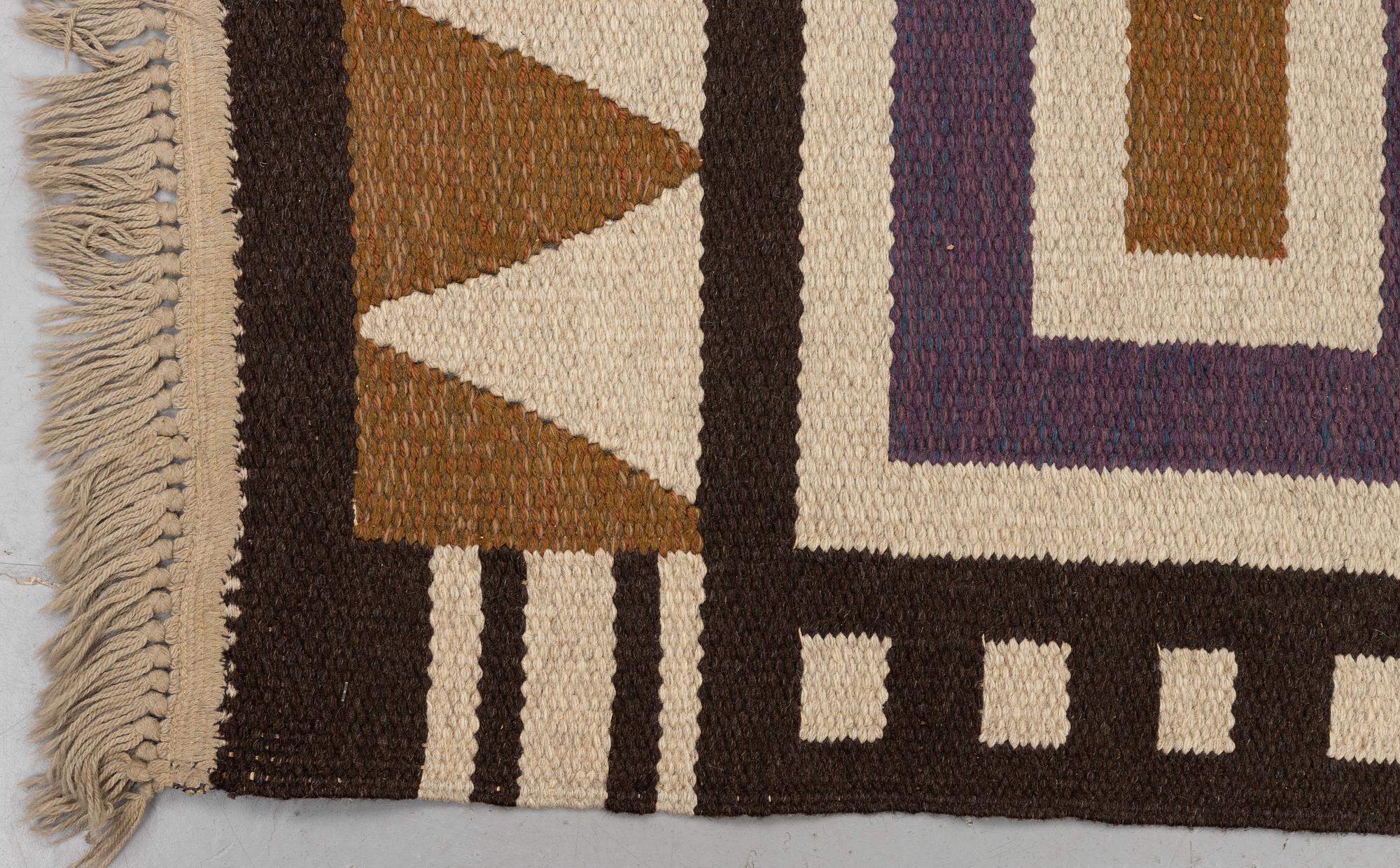 Monika Bertilsson, gallerimatta, rölakan, ca 200  x 89 cm, signerad AÖ MB, Tre Bäckar i Varnhem.