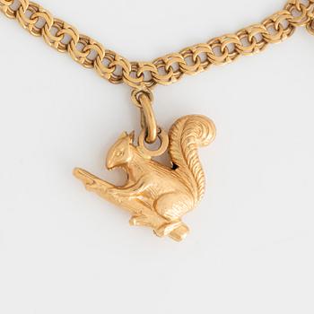 Armband med berlocker 18K guld.