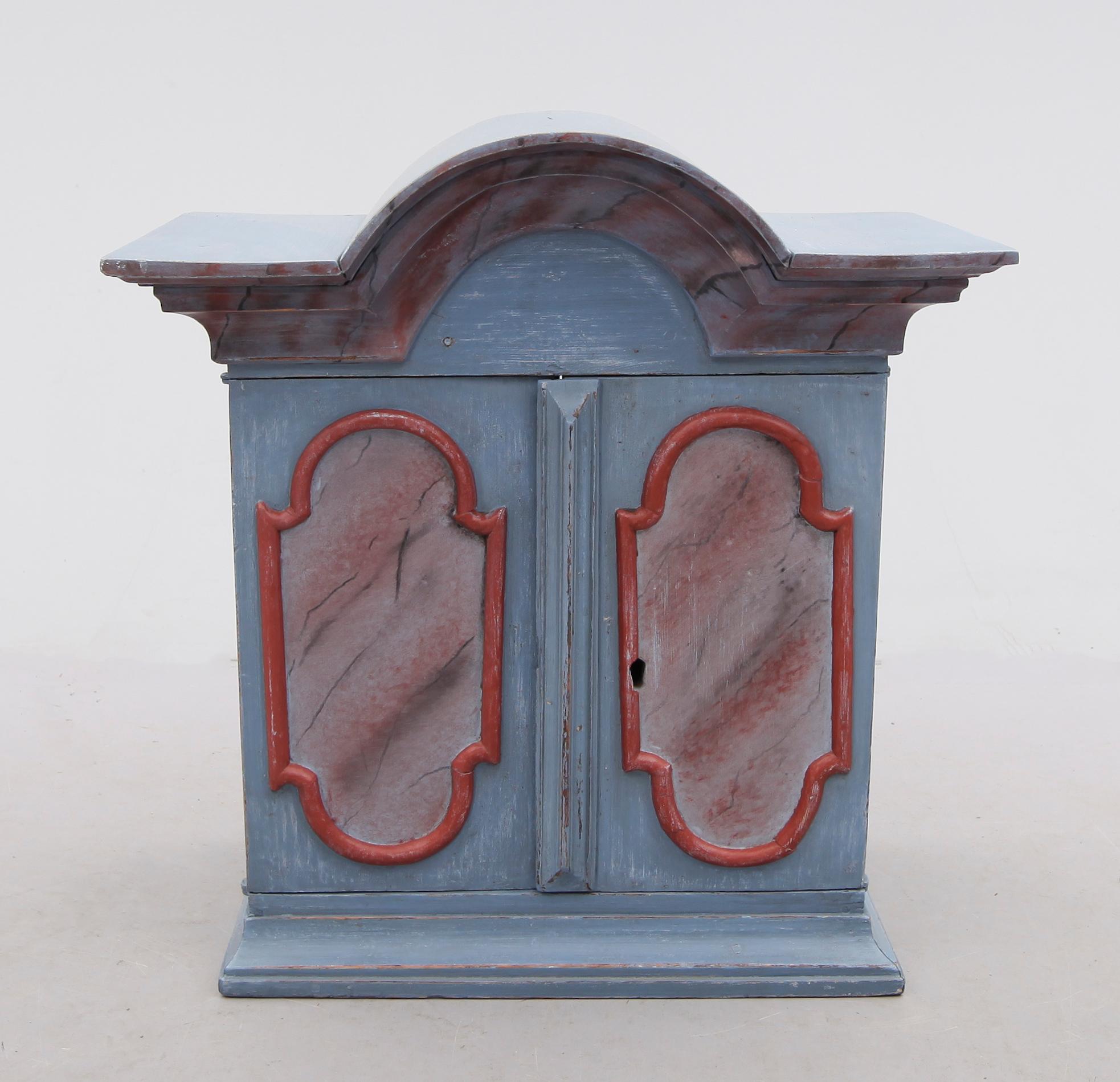 HÄNGSKÅP, barock, 1700-tal.