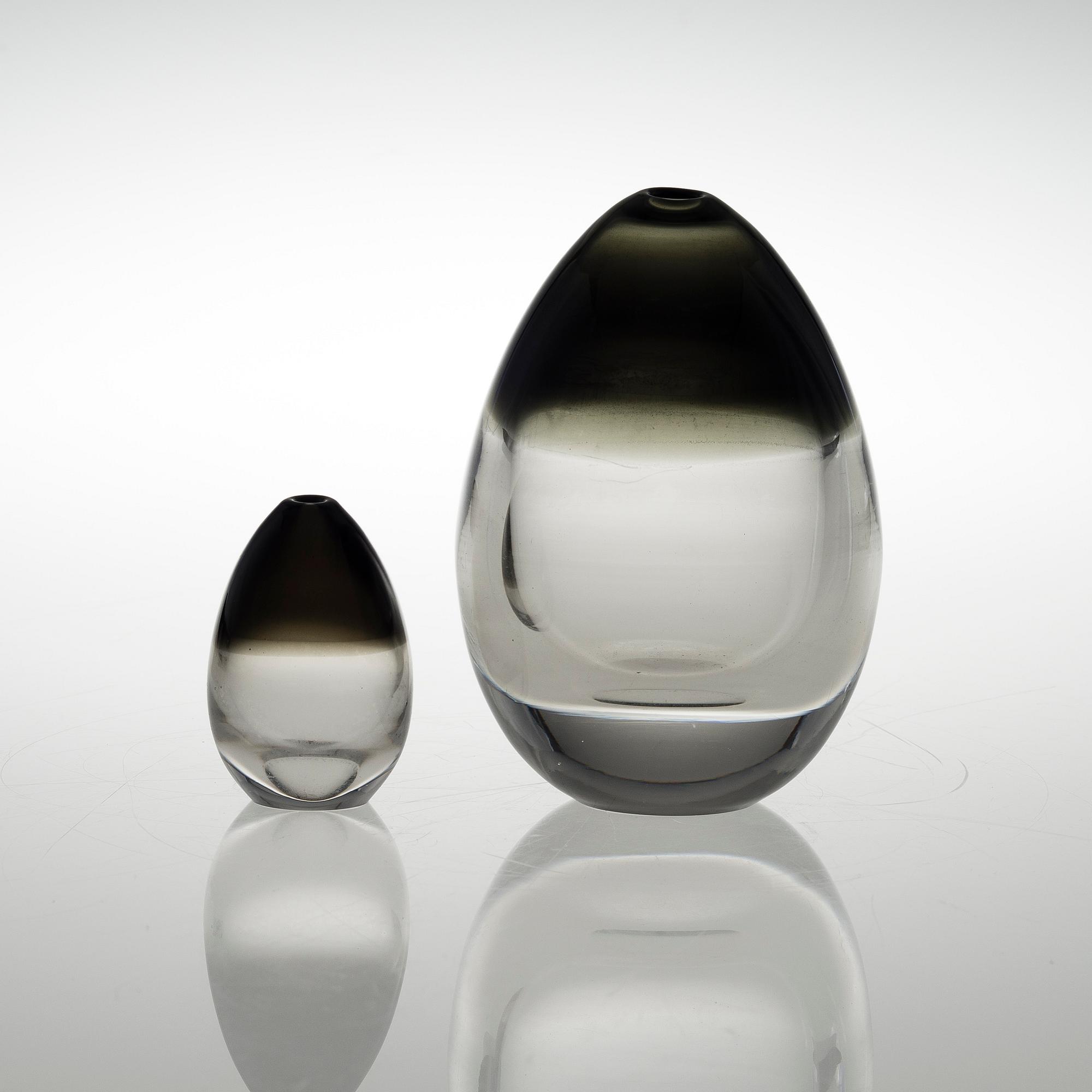 TIMO SARPANEVA, LASIVEISTOS, 2 KPL. Muna.  Sign. Timo Sarpaneva, Iittala 57 ja 58.