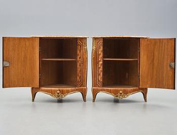 A pair of Louis XV 18th century corner cupboards by Léonard Boudin (1735-1804), master in Paris 1761.