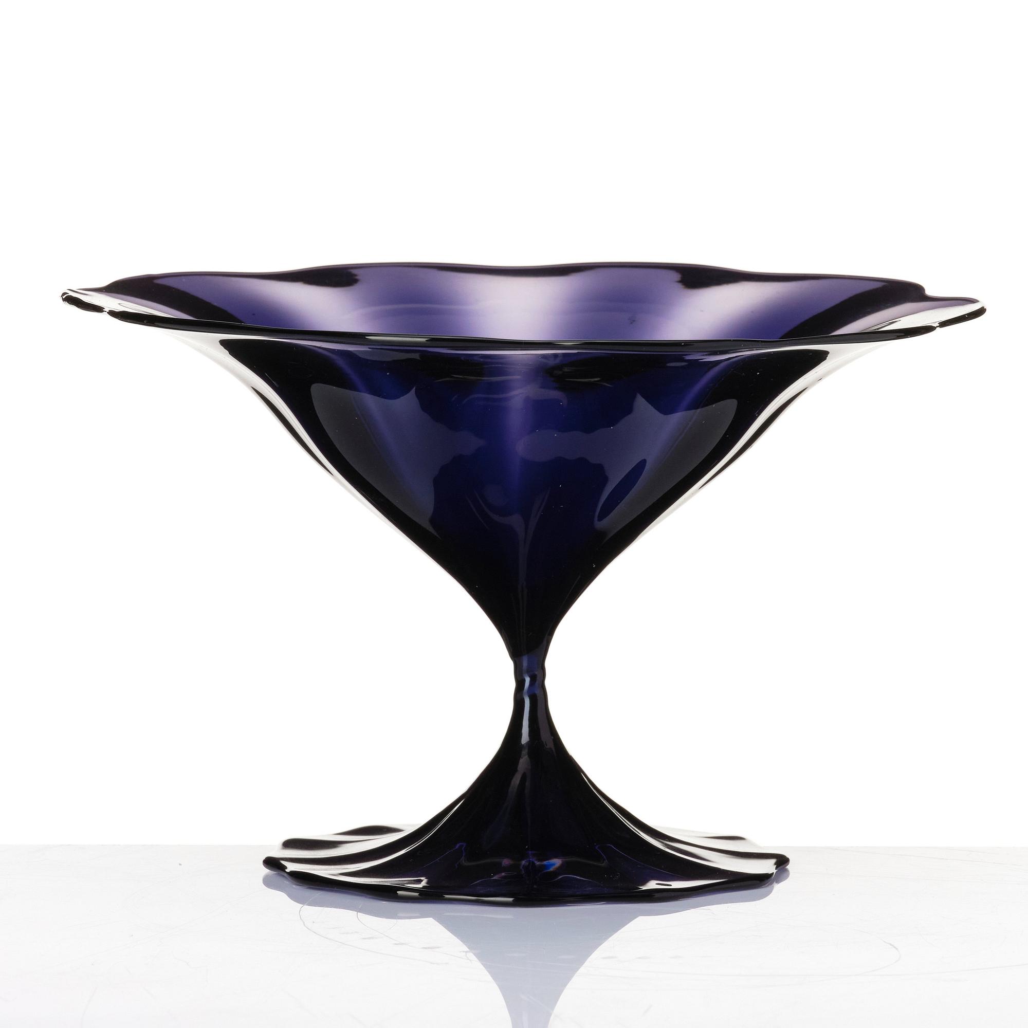 Simon Gate, a purple glass bowl 'Slottsglas', Orrefors Sweden 1920s.