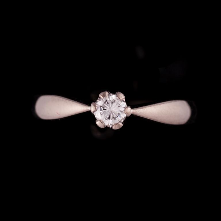 RING, vitguld 18K, diamant 0,15 ct. Vikt 2,7 g.
