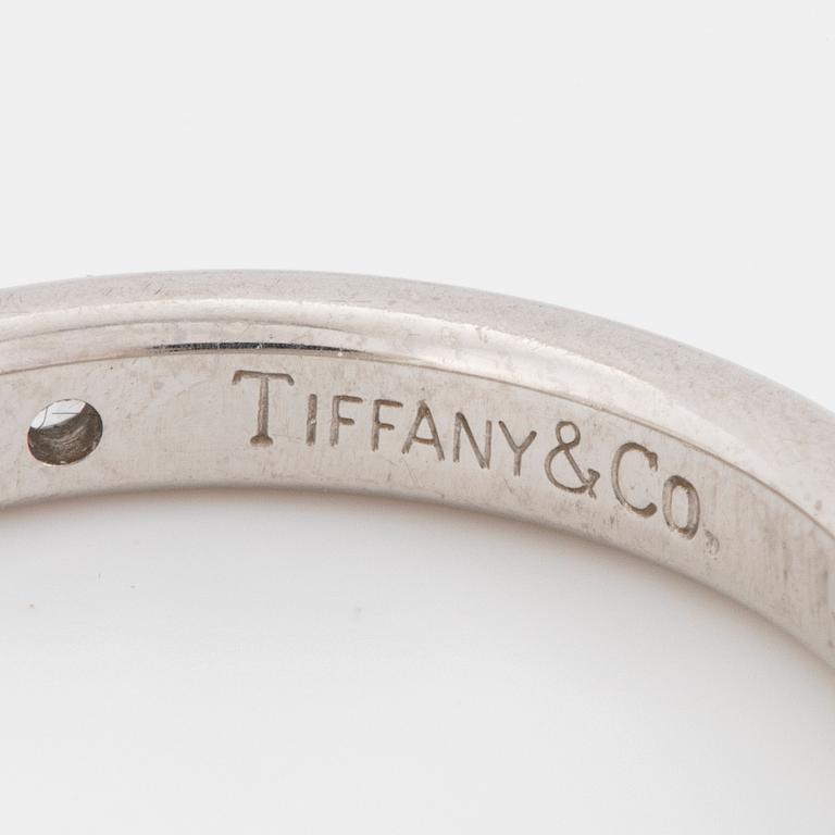 RING, Elsa Peretti Tiffany wedding band in platinum with one diamond 0.02 cts.