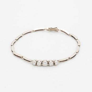 Brilliant-cut diamond bracelet.