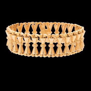 An 18K gold bracelet from Italy.