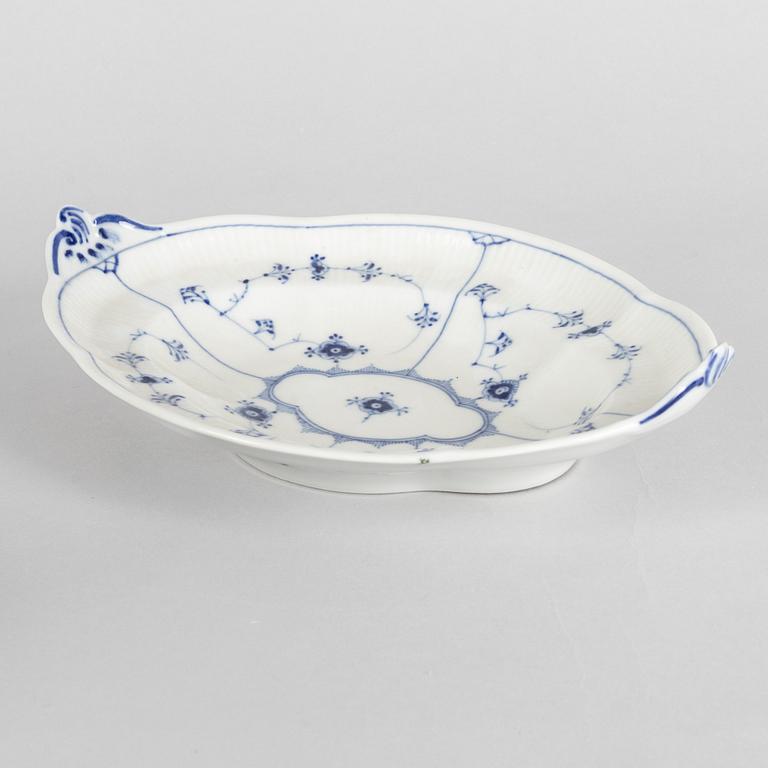 A 'Blue Fluted Plain' porcelain bread dish, Royal Copenhagen, model 3, 1898-1923.