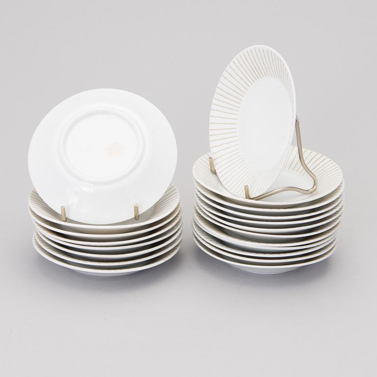 A 14-piece set of 'Säde' porcelain coffee cups with saucers, model TM, for Arabia, Finland 1956-63.