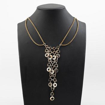 Siv Lagerström två collier vit metall.