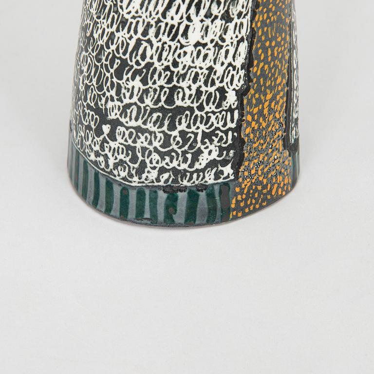 Birger Kaipiainen, veistos, kivitavaraa, signeerattu Kaipiainen.